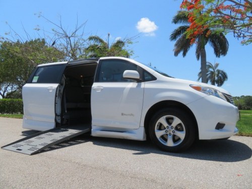 2016 Toyota Sienna LE FWD 8-Passenger V6